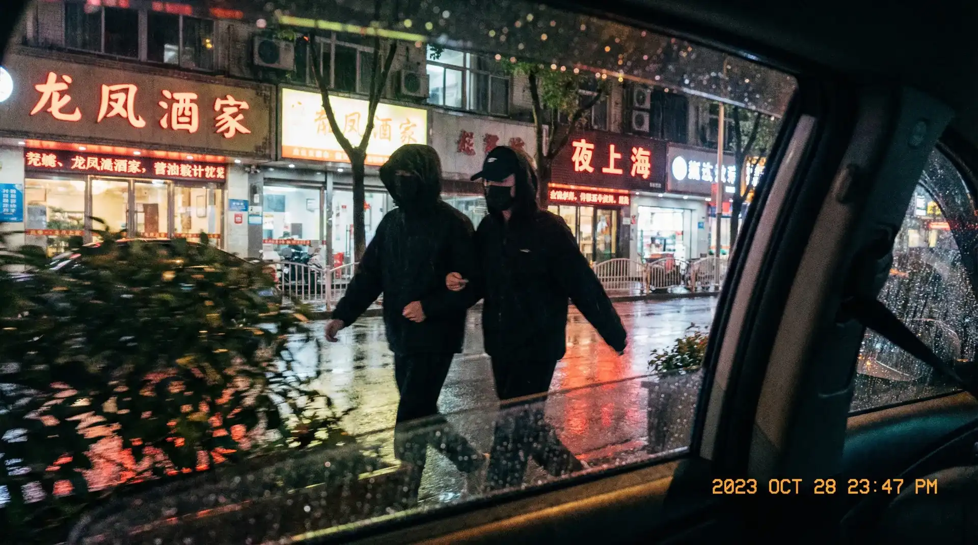 日本动漫肉在线播放 - 顶流明星深夜密会现场抓拍照片